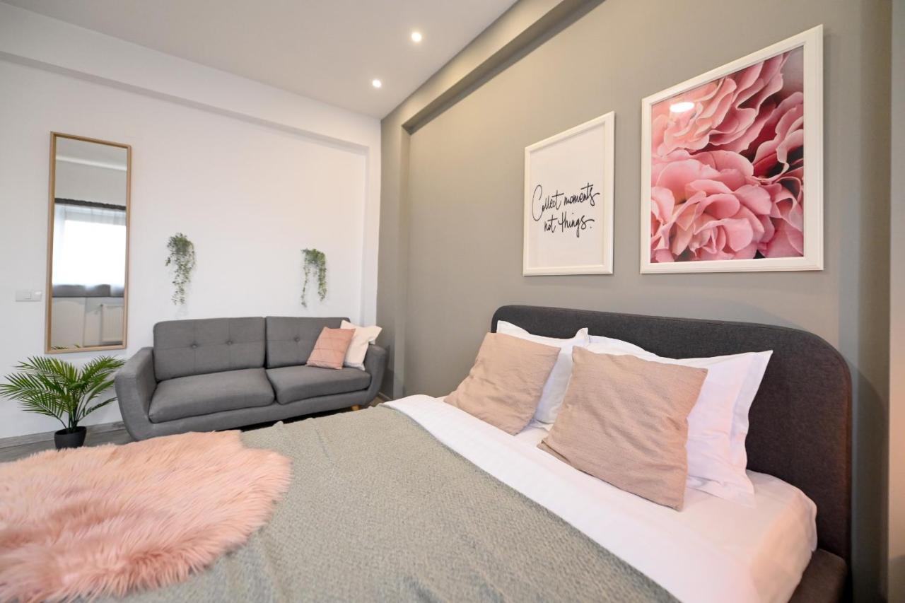 Splendid 2Br Apartment With Breathtaking Views Of Casa Poporului Bucharest Exterior photo