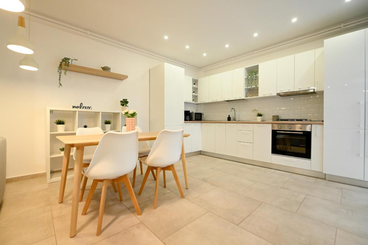 Splendid 2Br Apartment With Breathtaking Views Of Casa Poporului Bucharest Exterior photo